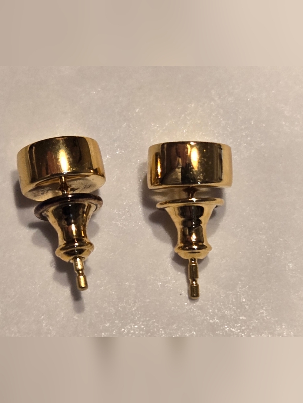 Monica Vinader - Gold Linear Solo Stud Diamond Earrings - Picture 9 of 10